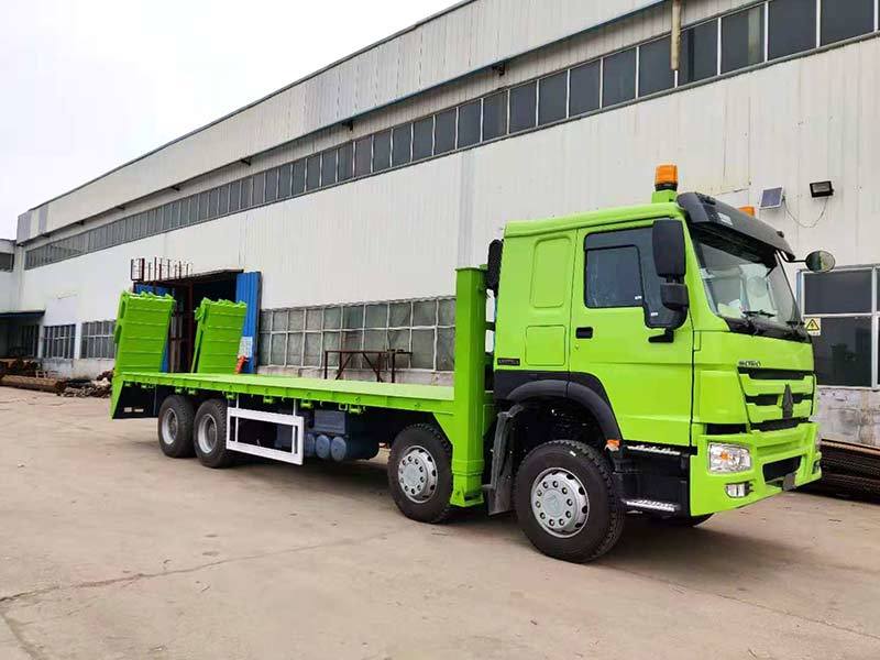 Sinotruk Howo 8×4 Flatbed Cargo Truck With Ladder Howo Lowbed Cargo Truck