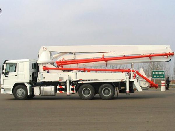 Sinotruk Howo 6X4 Concrete Pump Truck